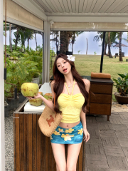 Real shot of design-sensual hot girl strap-beaded strap top + vacation hand-painted egg flower mesh skirt