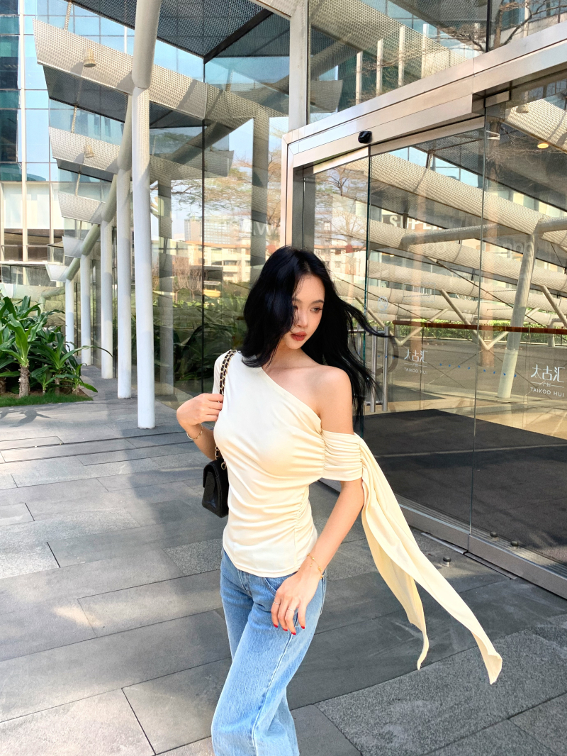 Real photo of solid color off-shoulder slim short-sleeved streamer T-shirt for women off-shoulder design niche top