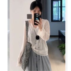 白色冰絲v領大領口長袖t恤罩衫女夏季外搭小個子寬鬆防曬空調上衣