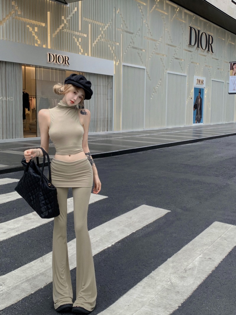 Real shot of special milk tea sleeveless slim vest for women in summer hot girl design low waist flared pants set