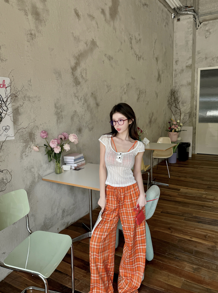 Real photo of white short-sleeved top plaid slimming suspender high waist straight plaid wide-leg pants three-piece set
