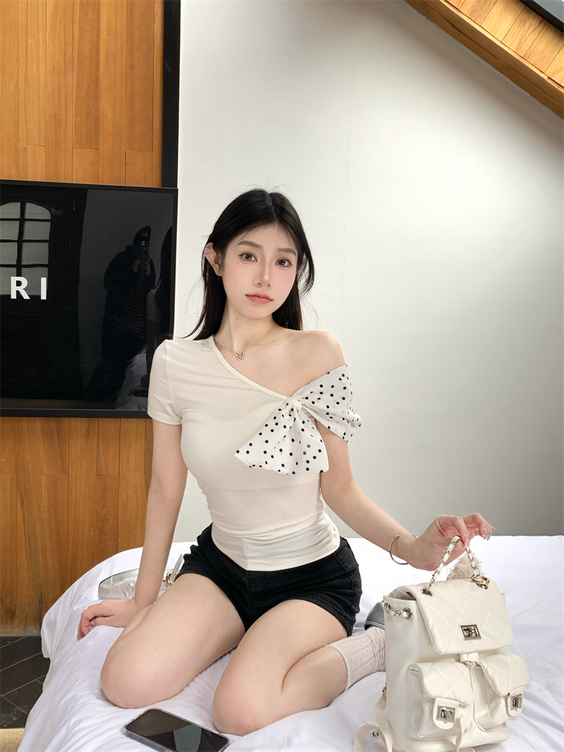 實拍 設計款辣妹白色修身顯瘦打底斜肩波點蝴蝶結短袖上衣