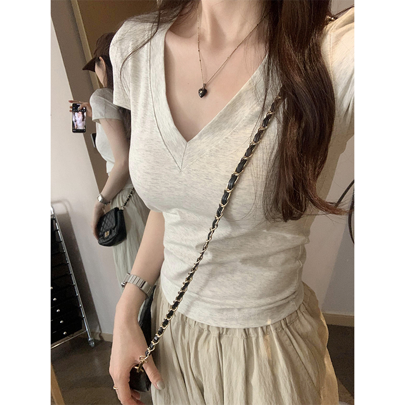 Real photos of hot girls V-neck, front shoulder slim short-sleeved T-shirt for women in 2025 new niche design slim top