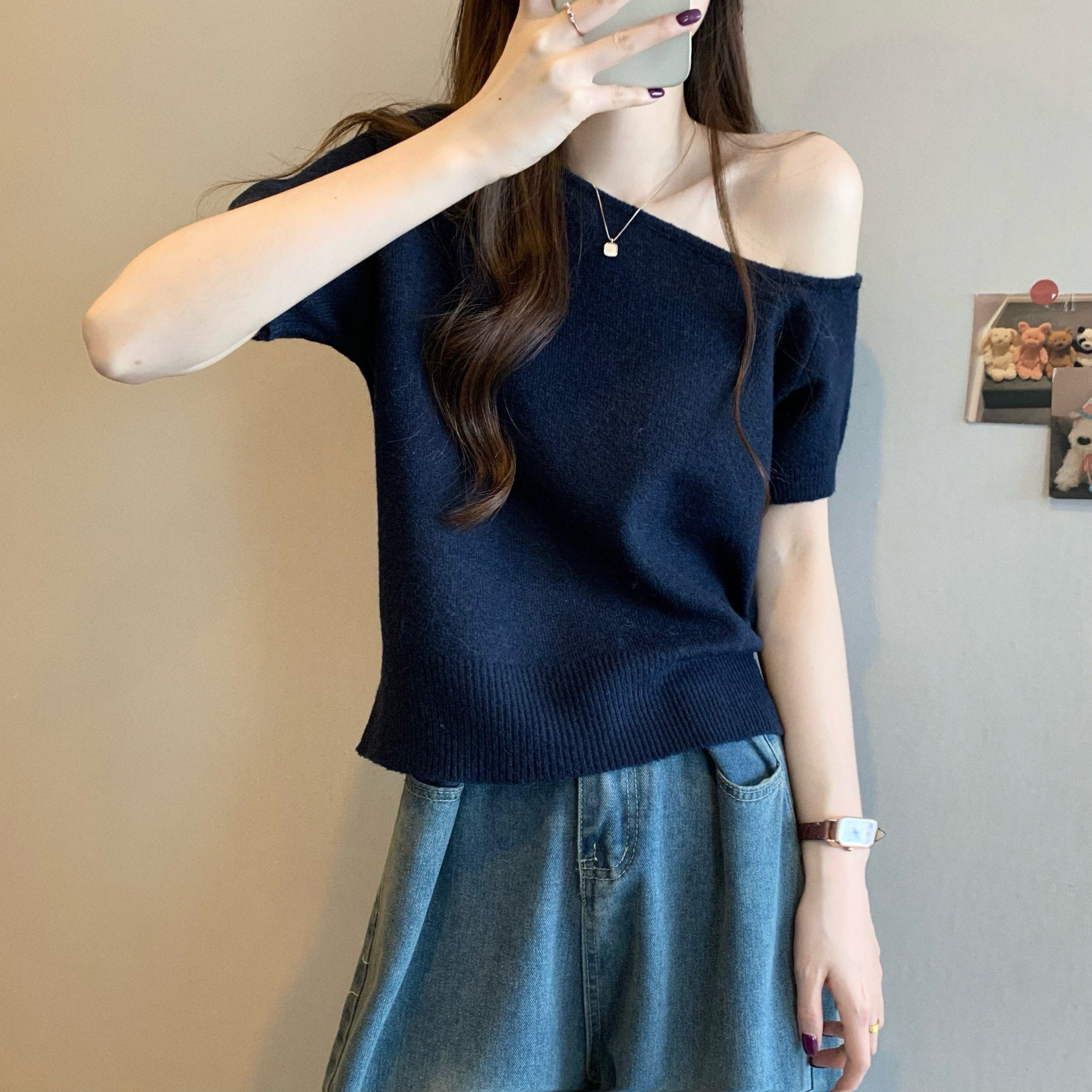 Real shot of the new Korean style design, one-shoulder off-shoulder short-sleeved knitted sweater