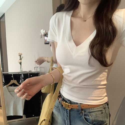 Real photos of hot girls V-neck, front shoulder slim short-sleeved T-shirt for women in 2025 new niche design slim top