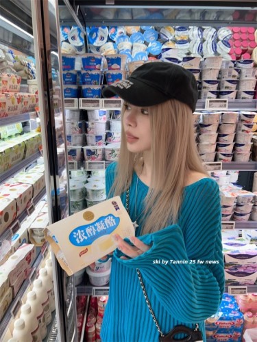 ski by Tannin Red Rabbit three-color paper piece people pit strips slightly transparent lazy sweater loose slim hollow top