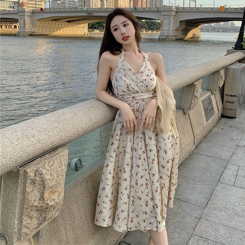 法式桔梗碎花掛脖連衣裙女夏季2025年新款高級感氣質收腰吊帶長裙