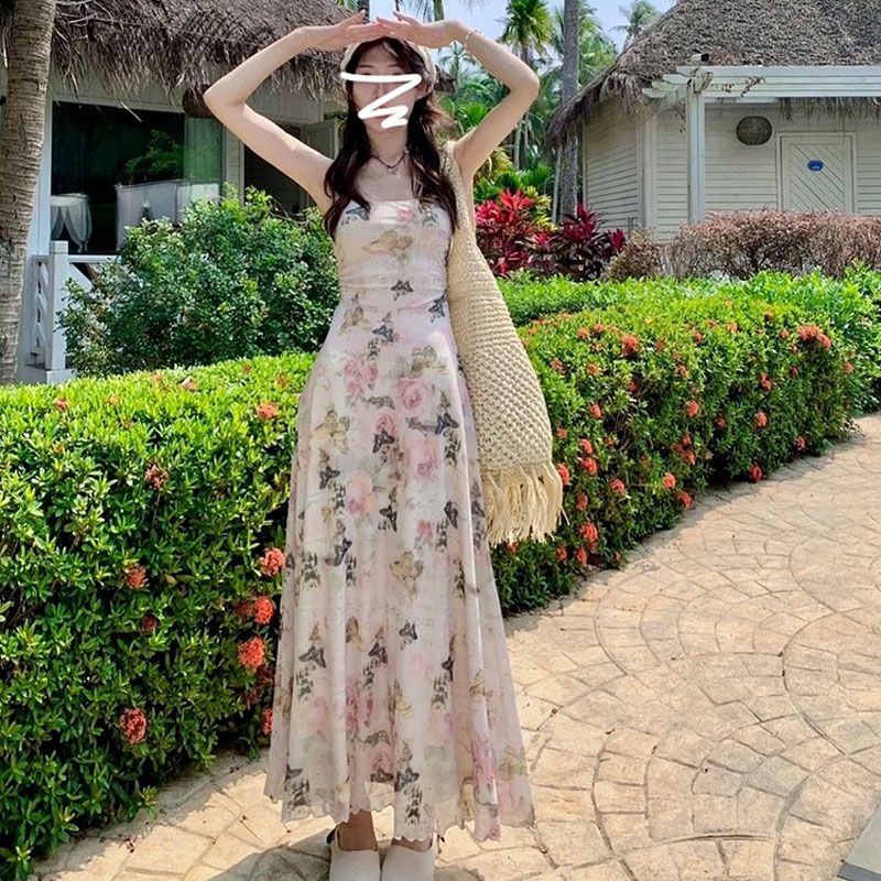 茶歇法式氣質收腰a字碎花連衣裙子女夏季長裙2025新款度假吊帶裙