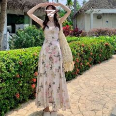 茶歇法式氣質收腰a字碎花連衣裙子女夏季長裙2025新款度假吊帶裙