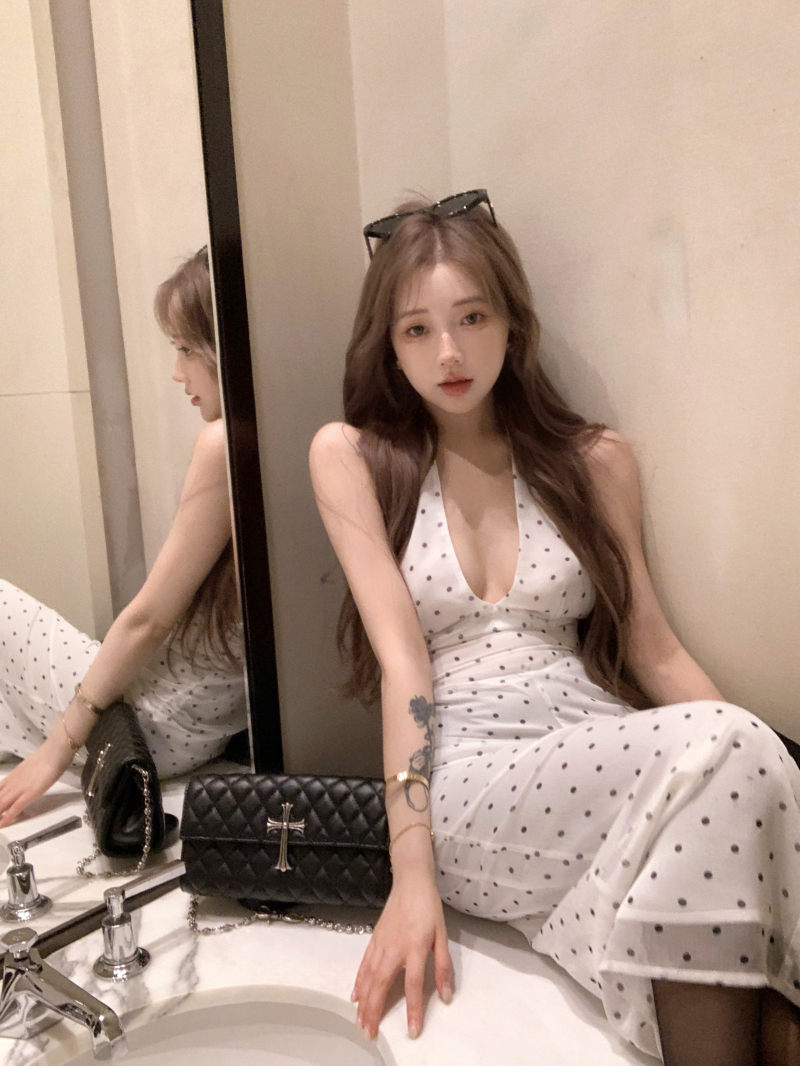 Real shot of retro deep V halter neck temperament long skirt high-end sexy waist-hugging and slimming back-revealed polka dot dress