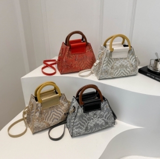 Shangxin retro embroidered Feng Shui bucket bag large capacity fashionable casual and fashionable handbag splicing single shoulder diagonal strap bag