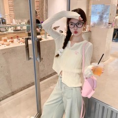 曾小咸漫塔奶杏杏色鏤空防曬毛織上衣女早春可愛甜美微透毛針織衫