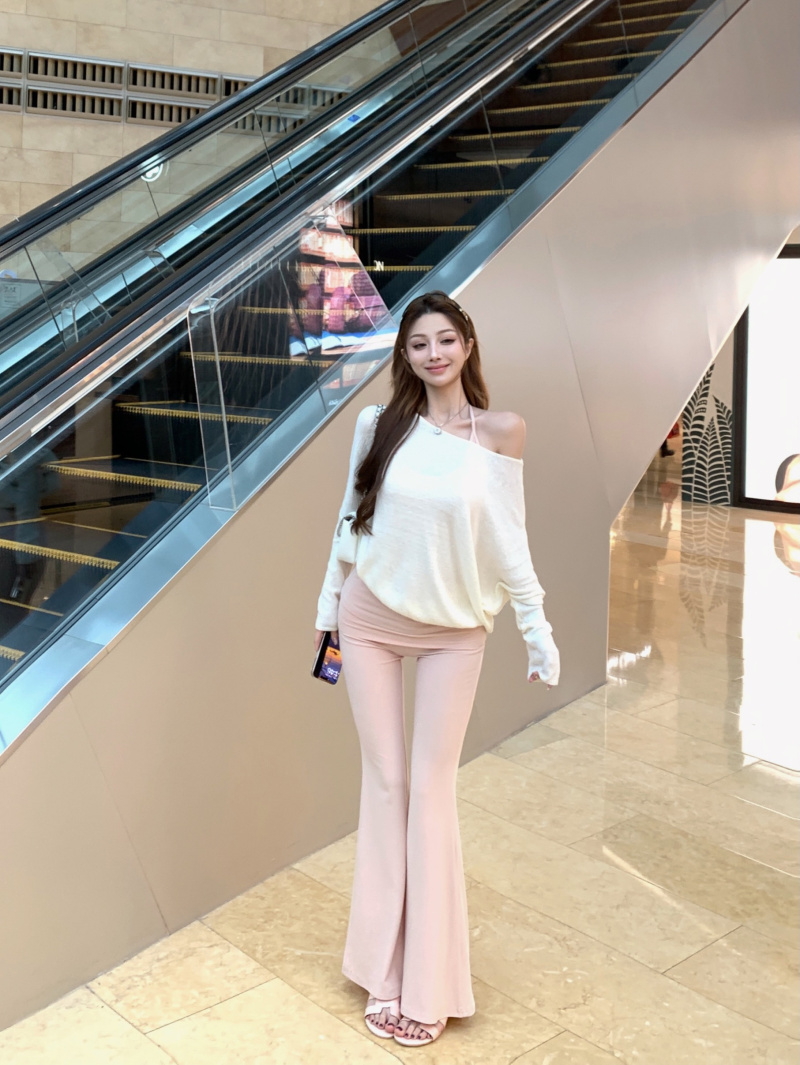 Real shot of sweet hot girl slim pink short neck halter vest micro-flare trousers two-piece set + sunscreen blouse