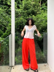 Real photo of white deep v short-sleeved pure and delicate wash thin T-shirt + orange and red fashionable straight wide-leg floor trousers