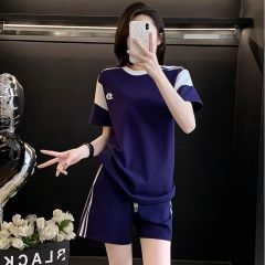 Hong Kong-style badminton sportswear set for women: summer color-block short-sleeved loose-fitting, figure-flattering, breathable two-piece set with side stripes.