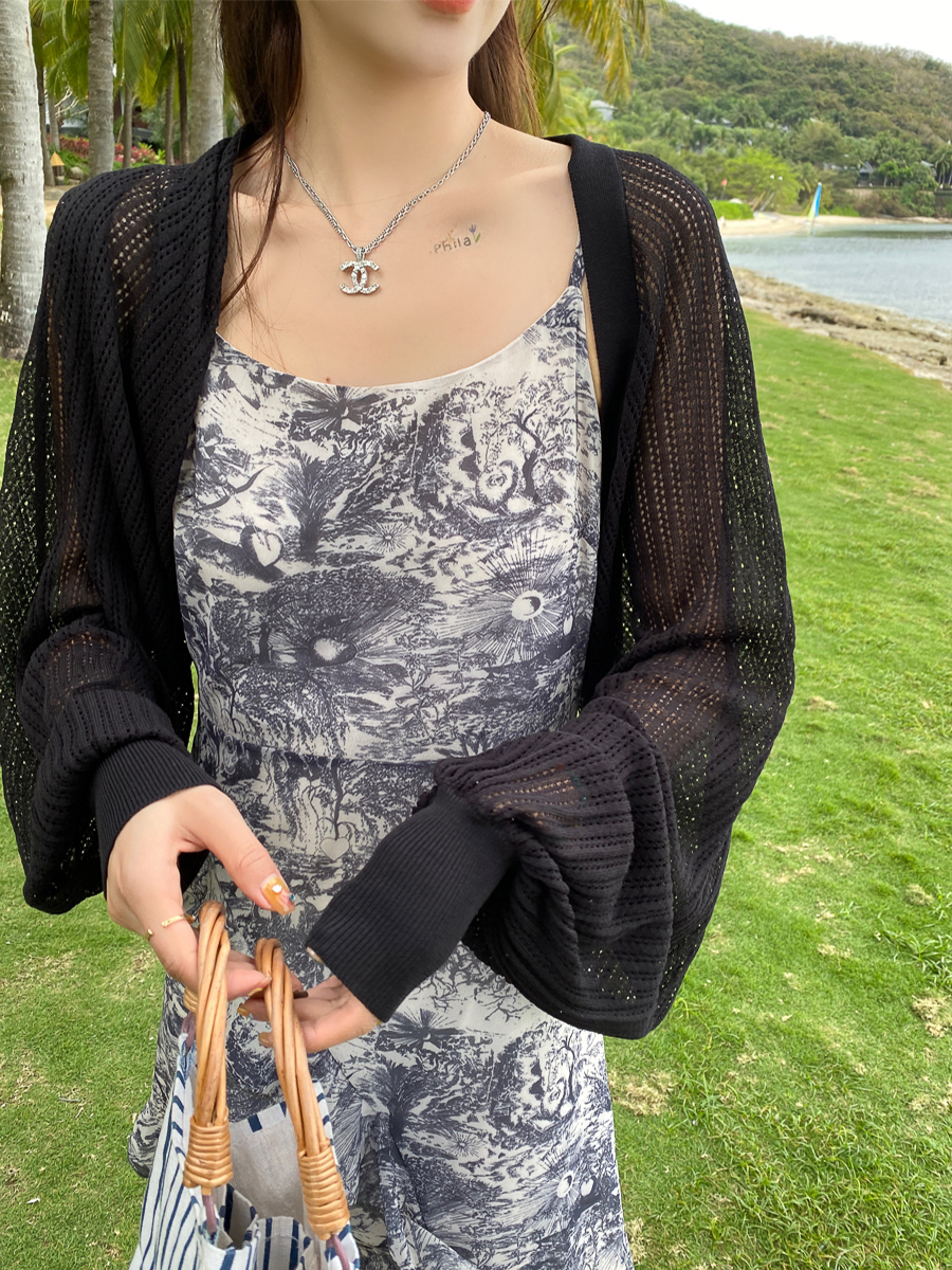Sunscreen knitted cardigan jacket for women in summer thin suspender skirt with blouse, ice silk short vest top