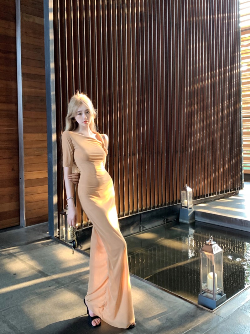 Real shot, one-shoulder asymmetrical design sexy dress for women, summer slim fit, slim hip-packing long skirt