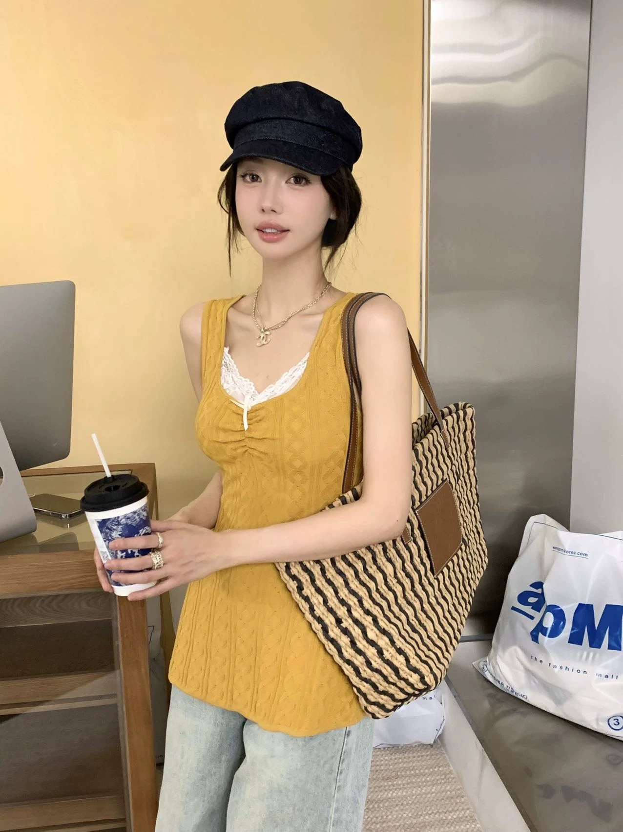 十三行2025夏季新款韓版ins小眾設計感蕾絲拼接美背修身內搭上衣