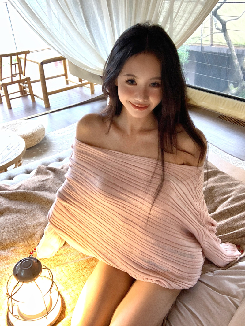 Real photos of pink peach milk fu lazy pink sweater women's design texture pullover off-shoulder top
