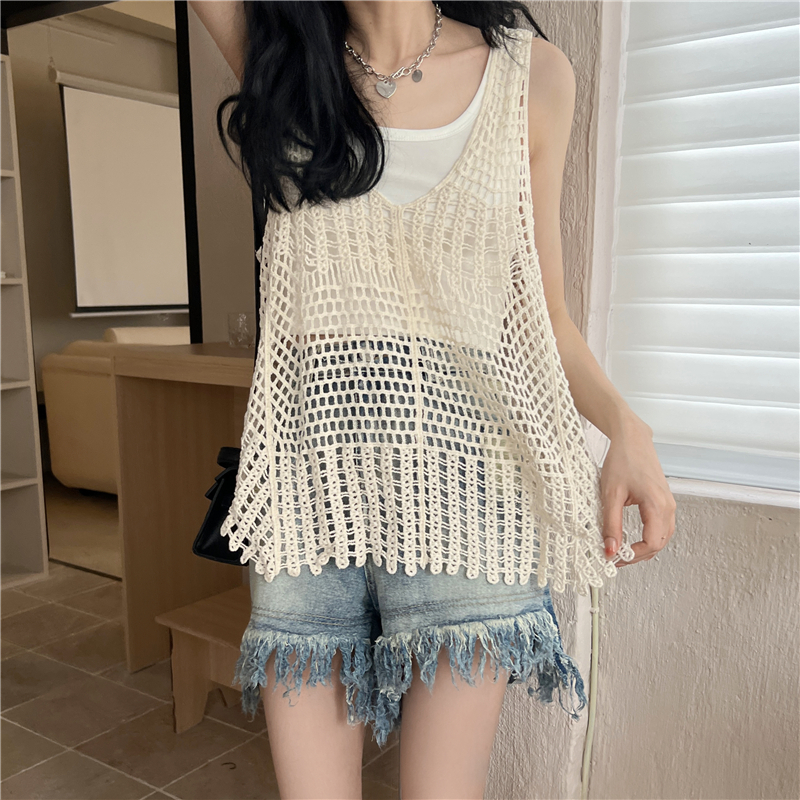 Real shot of new summer hollow hook flower outer vest blouse + white vest top