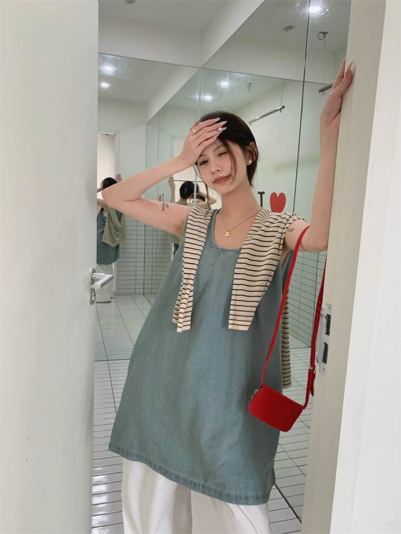 Shooted pleated collar design sleeveless mini denim dress line color whitening