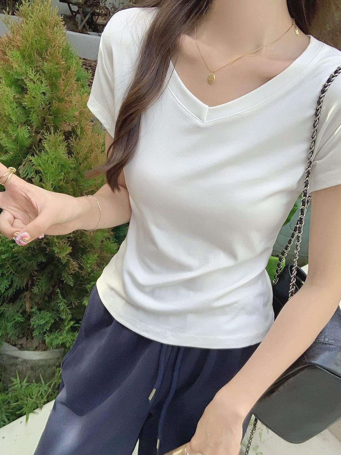 模特實拍純色正肩上衣V領T恤女短袖高腰減齡修身短款辣妹純欲