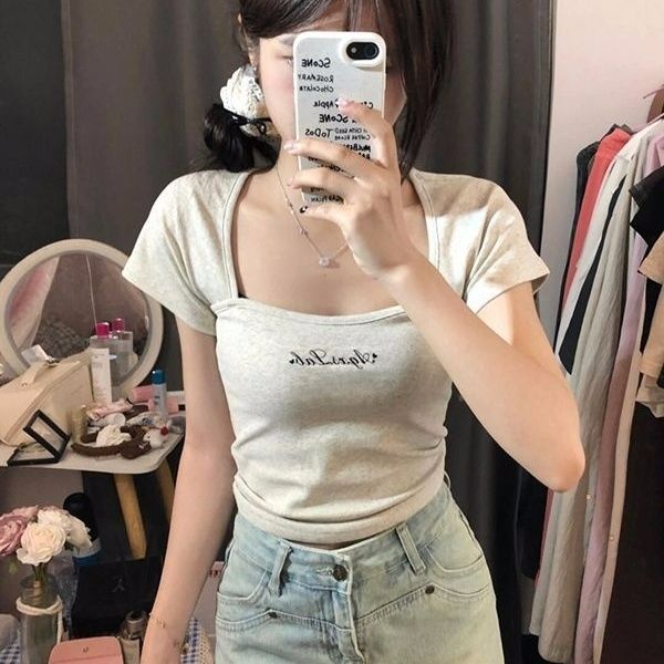 灰色辣妹方領刺繡短袖t恤女短款打底衫上衣