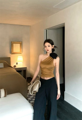 Real shot, three-dimensional flower slanted shoulder sleeveless vest top + versatile pants