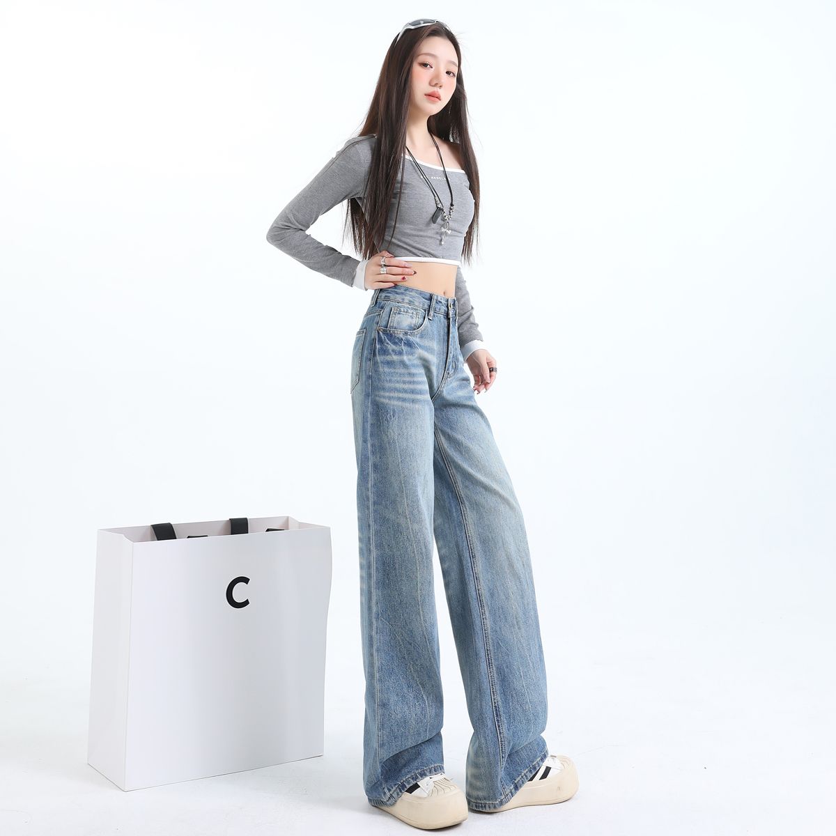 Real shot of 2025 spring fashion trend casual pants for women high waist drooping wide-leg pants