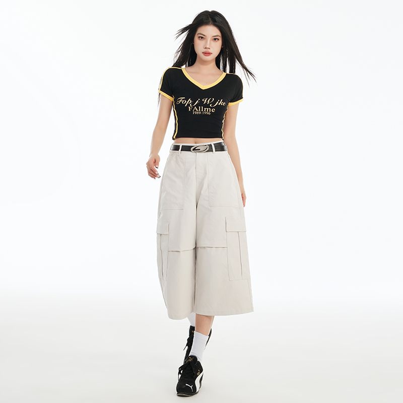 Real shot of 2025 spring and summer fashionable American sand white 7-part labor-wearing denim shorts