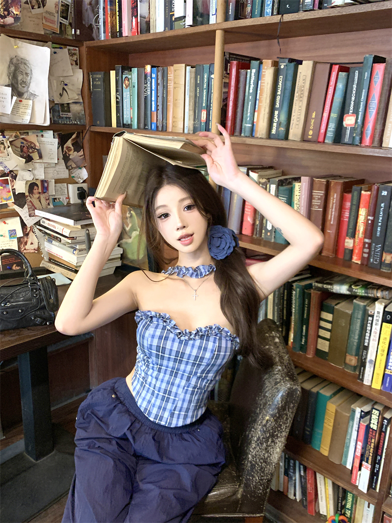 Real shot~ Spring and summer 2025 new hot girl plaid halter neck top for women