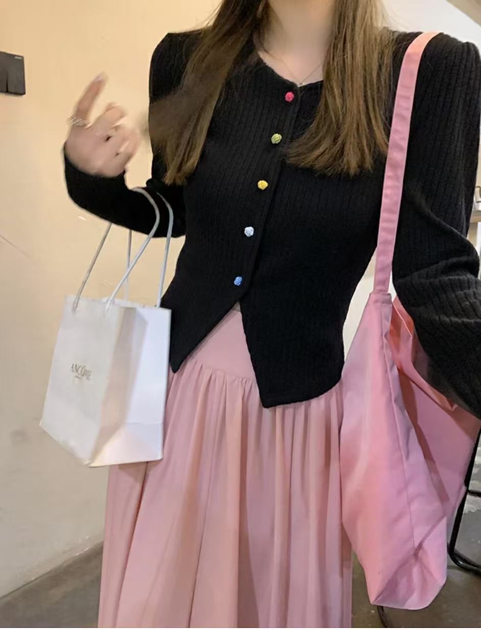 2025春款軟糯彩色紐扣圓領針織開衫毛衣女上衣
