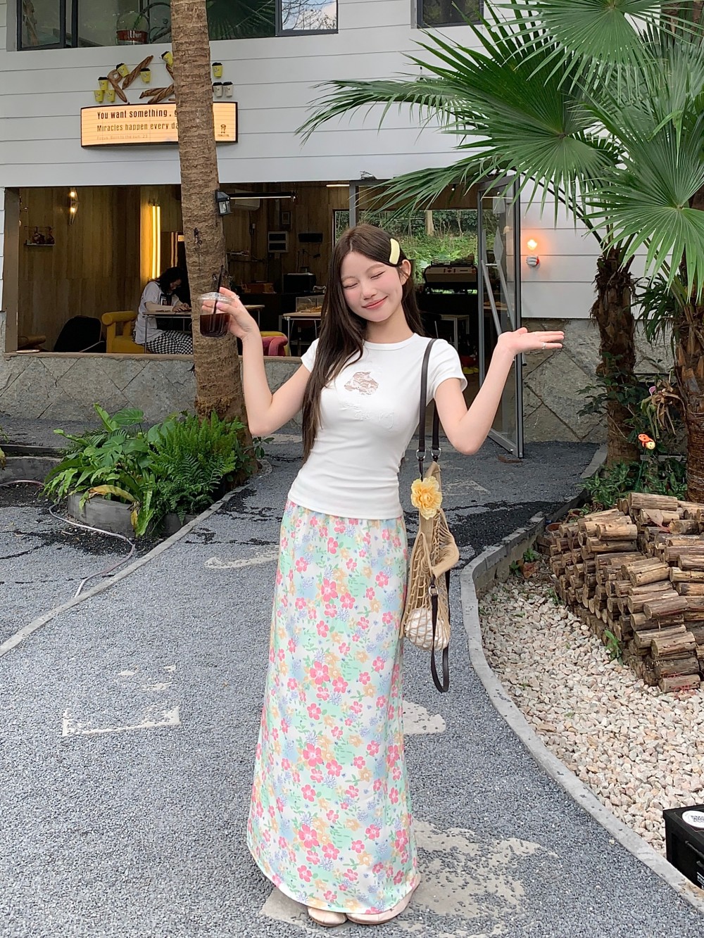 Real shot of elastic waist floral skirt with long slit A-line skirt + design lace slim short T-shirt top