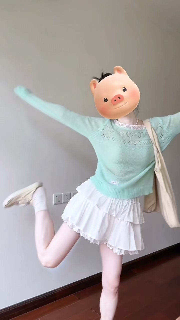 2025 spring new Korean version slim sweater women's design niche sweater skirt two-piece set