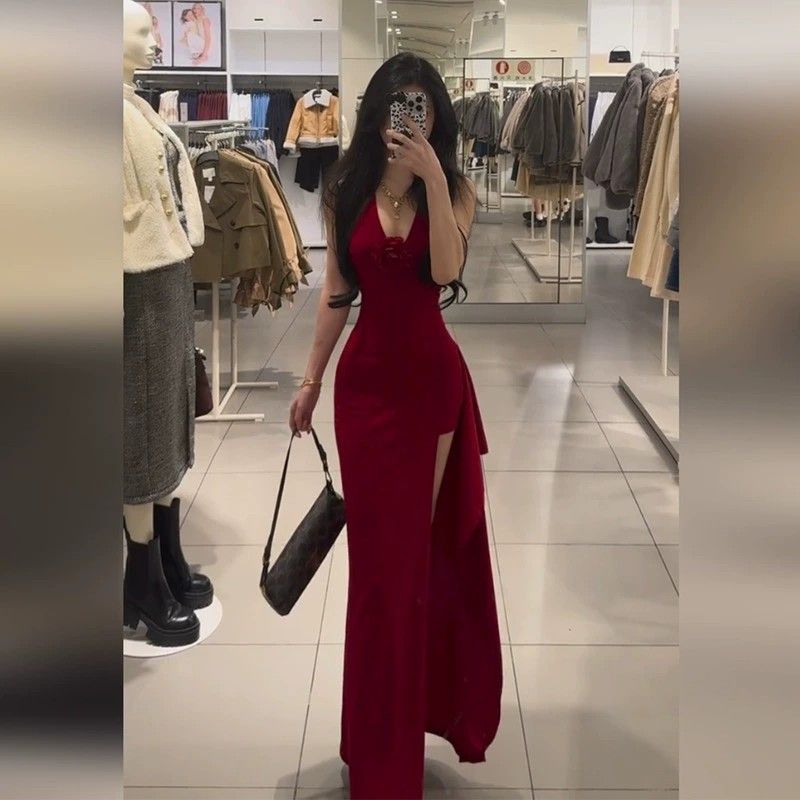 2025 new French pure beauty detachable rose slit backless halter neck hip red dress trendy