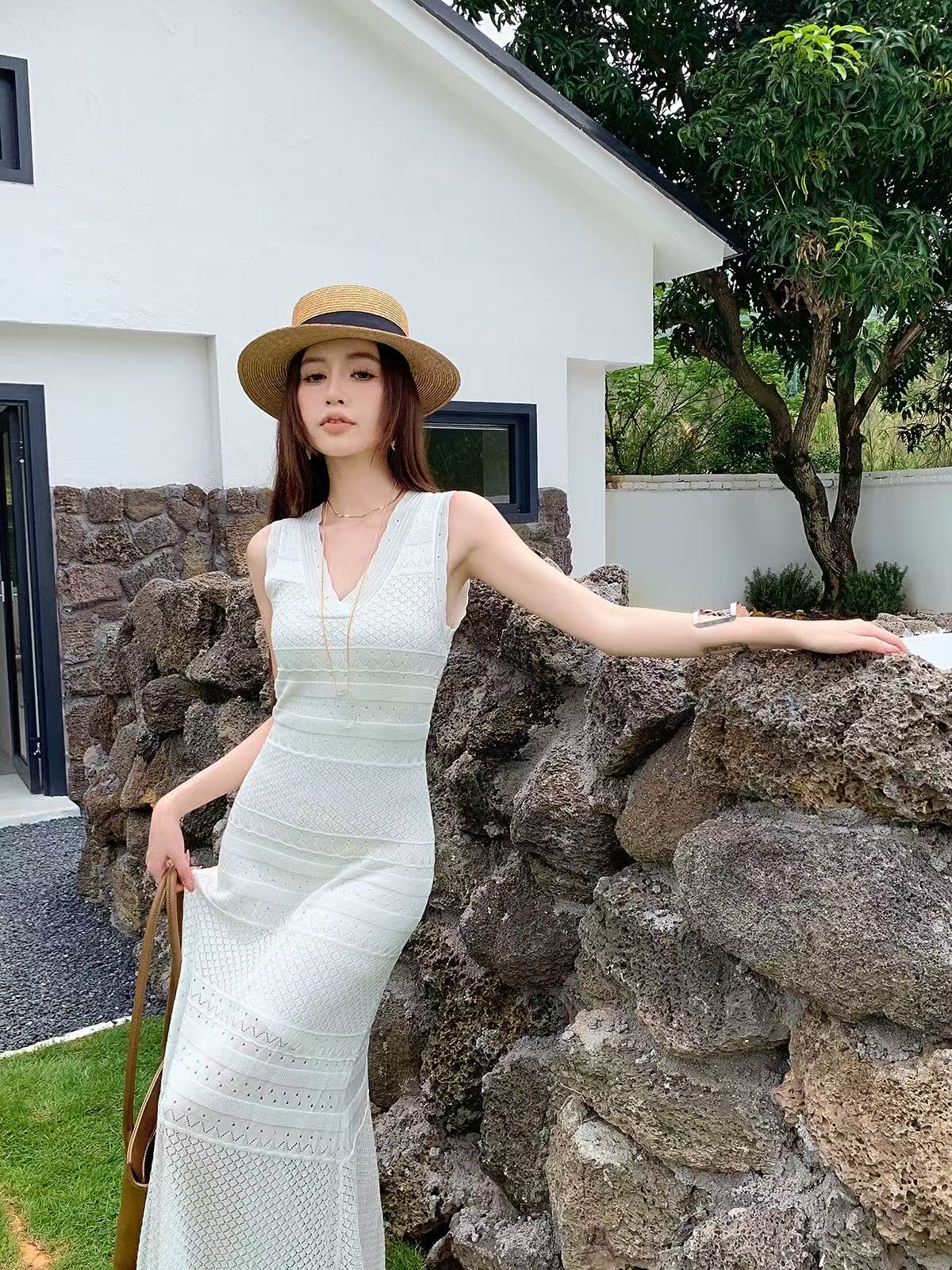Light cloth high-end spring and summer new high-end v-neck slim fit 100% tiansi knitted hollow dress for women