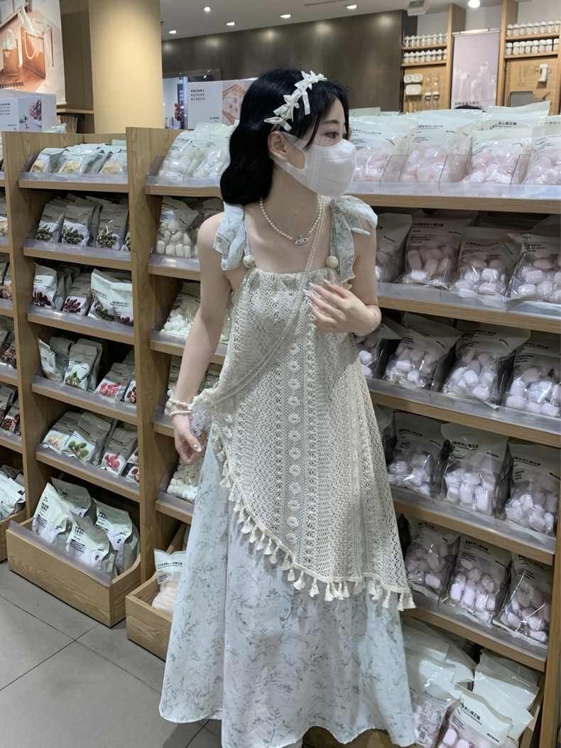 Design sense of niche irregular splicing fake two-piece floral suspender dress for women in summer small tassel skirt
