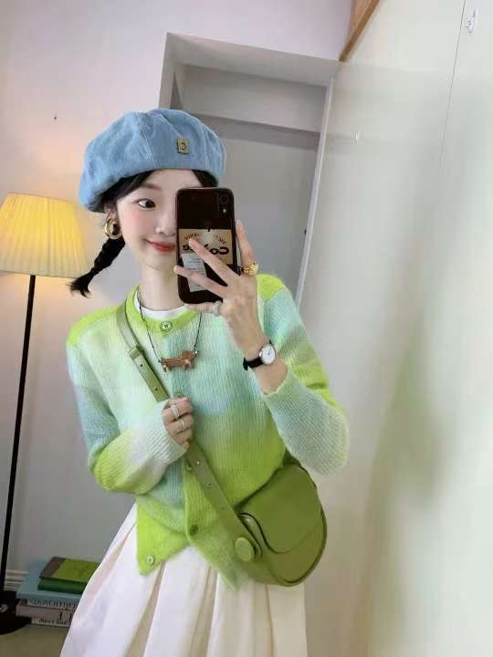 Chic chic dressing gradient green knitted cardigan for women in spring and autumn Korean niche design sense top