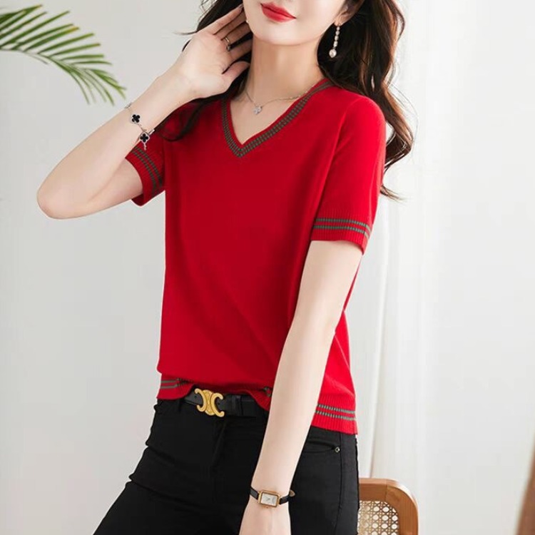 Ice silk short-sleeved T-shirt for women 2025 summer new loose mom V-neck sweater thin top for women