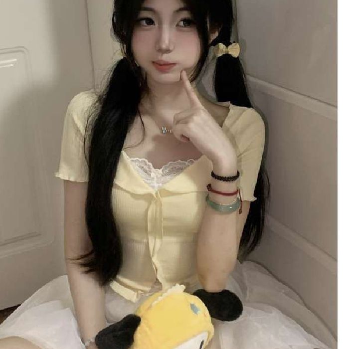 Gentle style yellow lace spliced ​​short-sleeved T-shirt for women in summer sweet hot girl bm style pure slim short top
