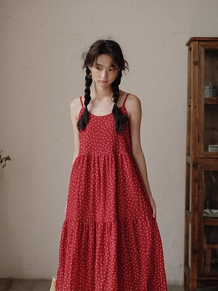 Super fairy retro red suspender dress loose and slim to cover the flesh literary style vacation beach skirt long skirt