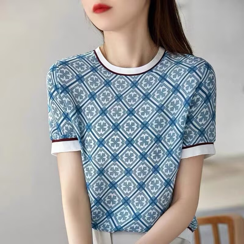 Design niche plaid jacquard short-sleeved sweater for women in summer 2025 new round neck loose temperament top