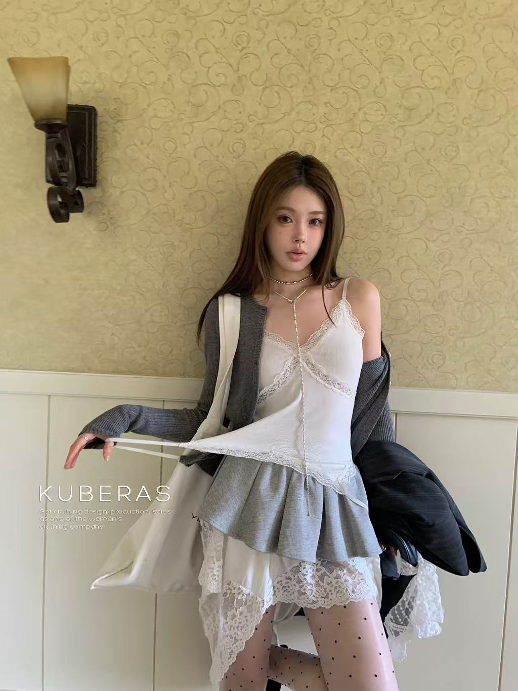 KUBERAS pure and versatile short V-neck lace suspender vest slim and sexy sleeveless top