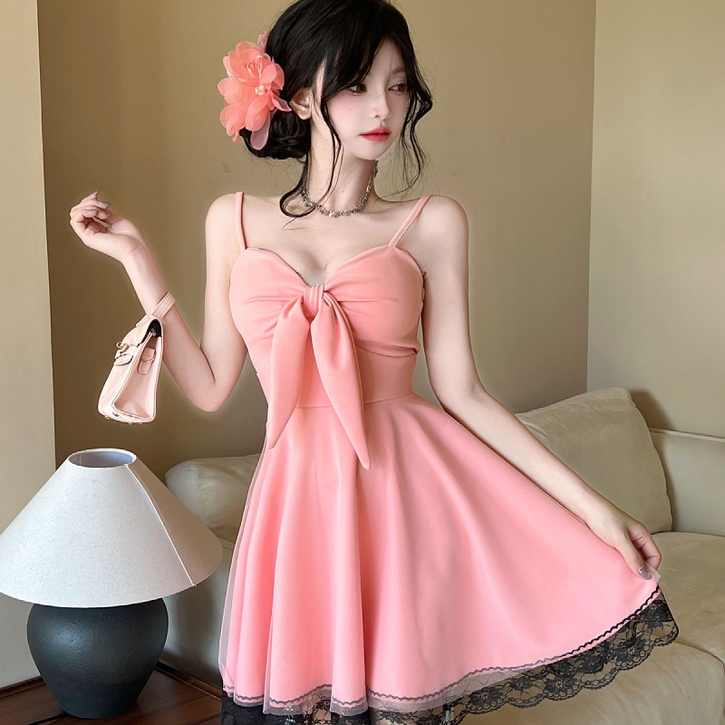 Sweet and sexy princess style mesh splicing suspender dress with temperament waist-hugging and slimming back-disguised A-line short skirt