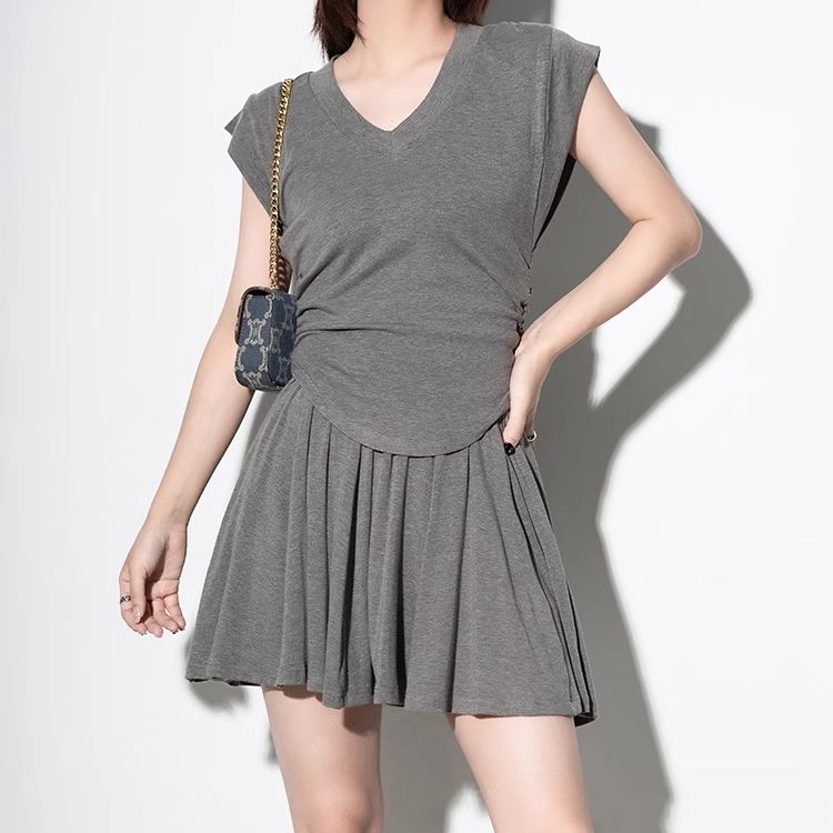 2025 Gray T-shirt Skirt Set for Women's Summer Waist Slim Slim Top Short Pleated Skirt Two-piece Set