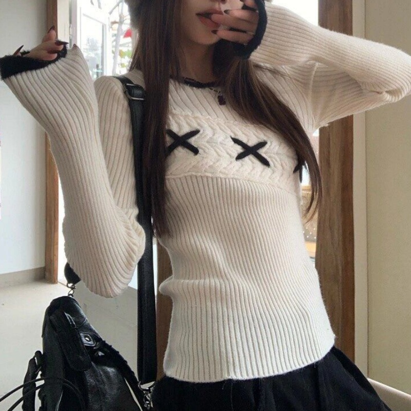 Retro sweater design, contrasting color splicing sweater for women in spring, autumn and winter new white long-sleeved base shirt top