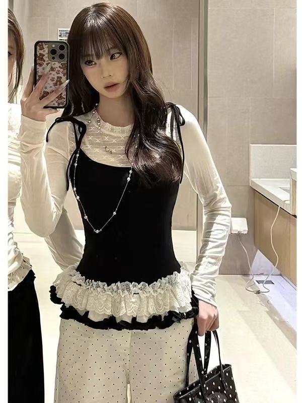 Black fake two-piece ruffled lace shirt for women in early spring design slim and unique long-sleeved top