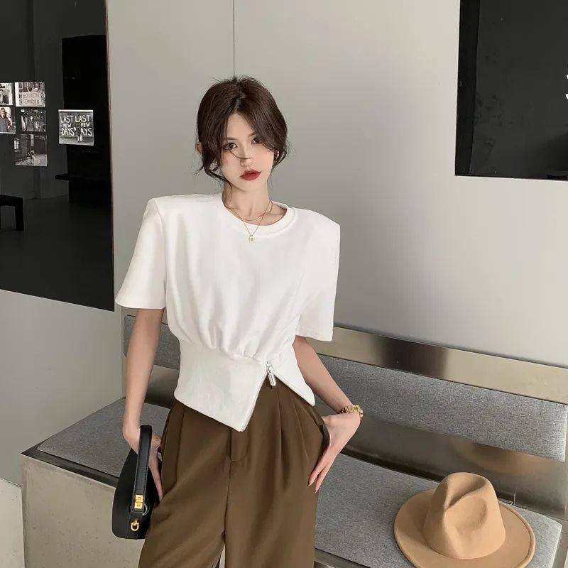 2025 new Korean version fashionable design feels loose waist-hugging slimming zipper slit short-sleeved T-shirt base top trendy
