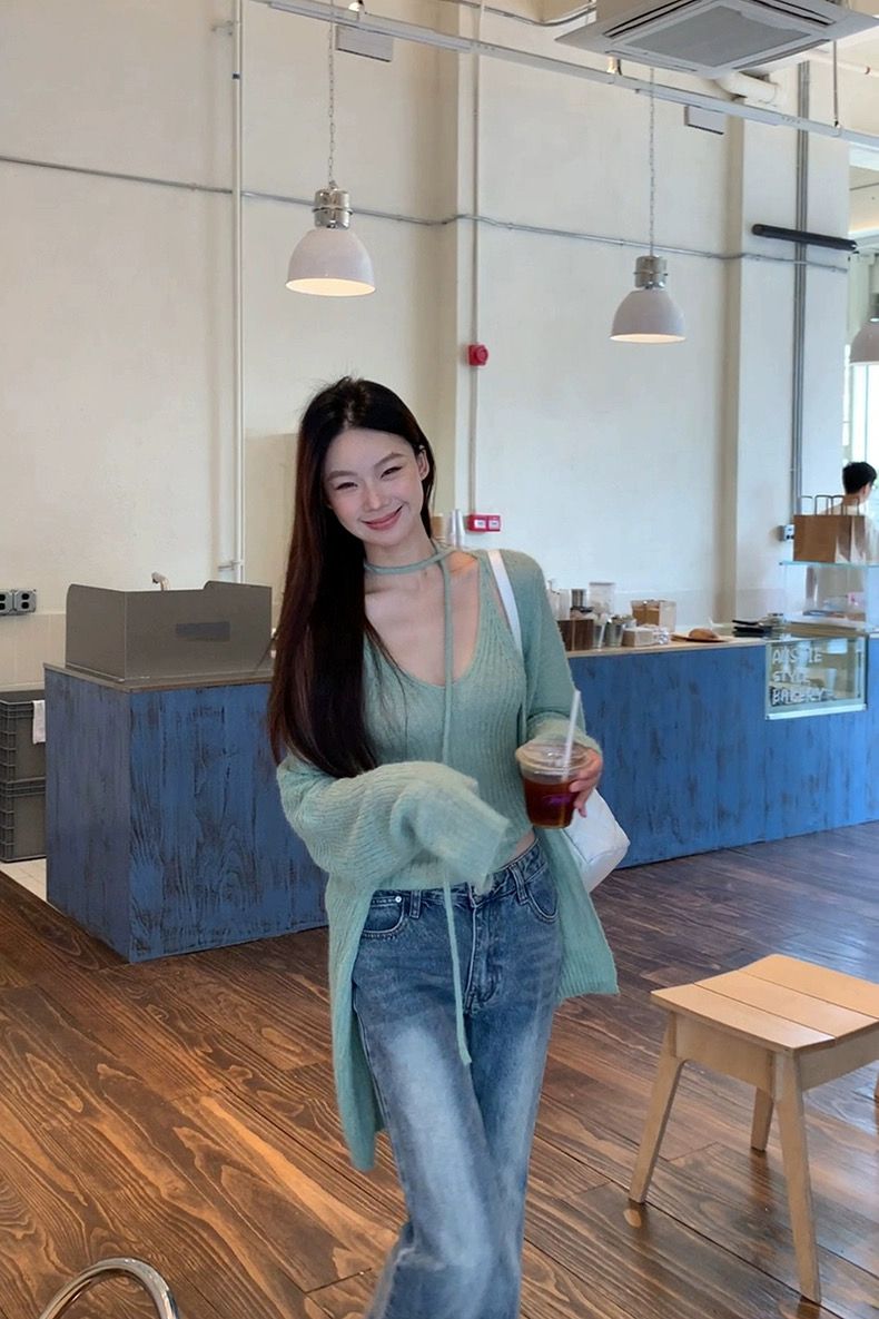 Red Man Pavilion Spring Suit Women's 2025 New Style A Complete Set of ootd Wearing Age Reducing High-end Sweater Two-Piece Set