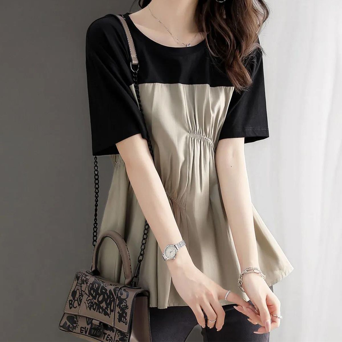 American fashionable short-sleeved T-shirt for women in spring and summer American high-end fashion top design slim-split versatile t-shirt